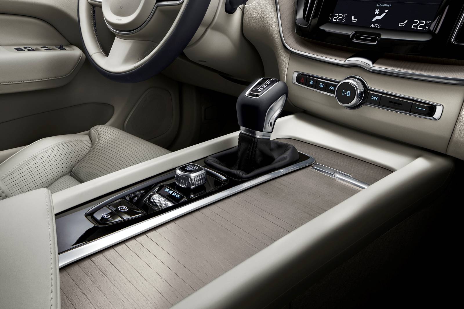 2021 Volvo Xc60 interior SHF