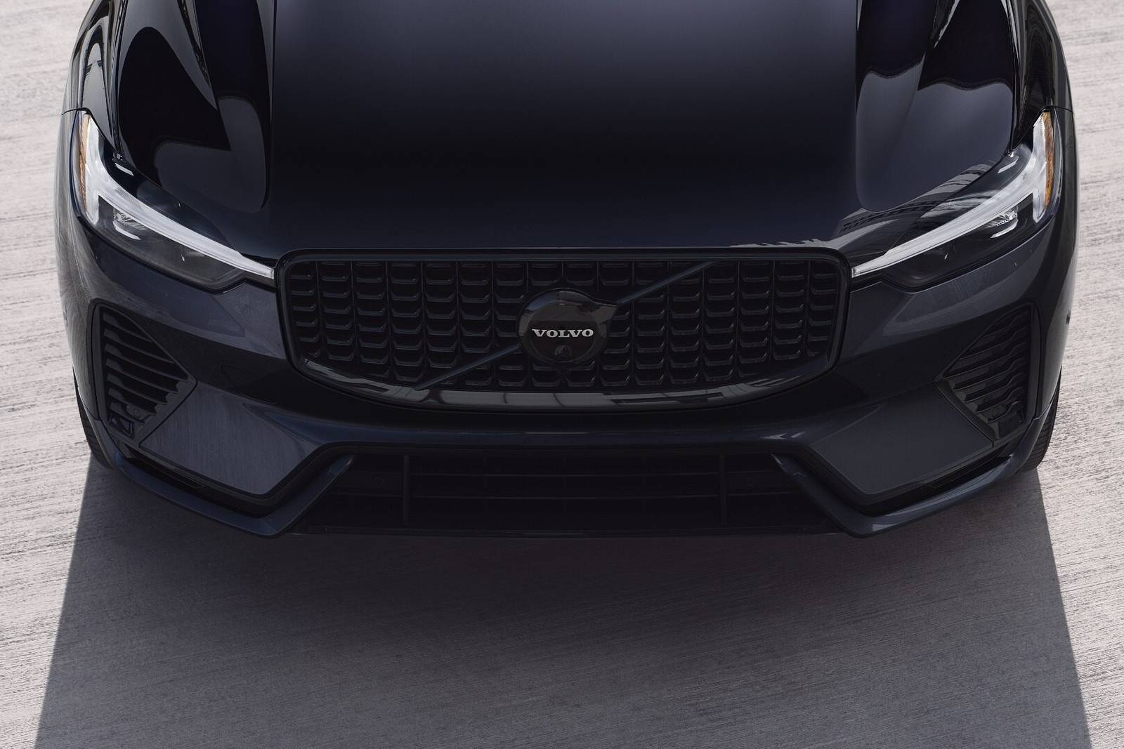 2024 Volvo XC60 front safety EDETAIL