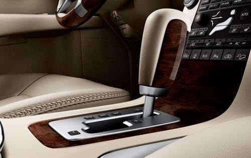 2011 Volvo XC70 front safety DETAIL