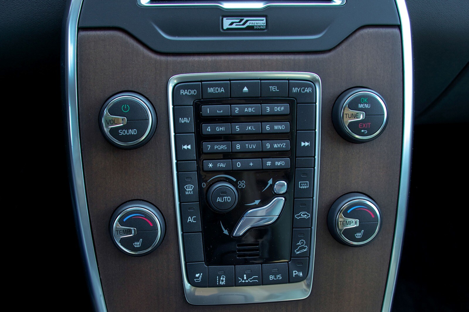 2013 Volvo XC70 interior CC