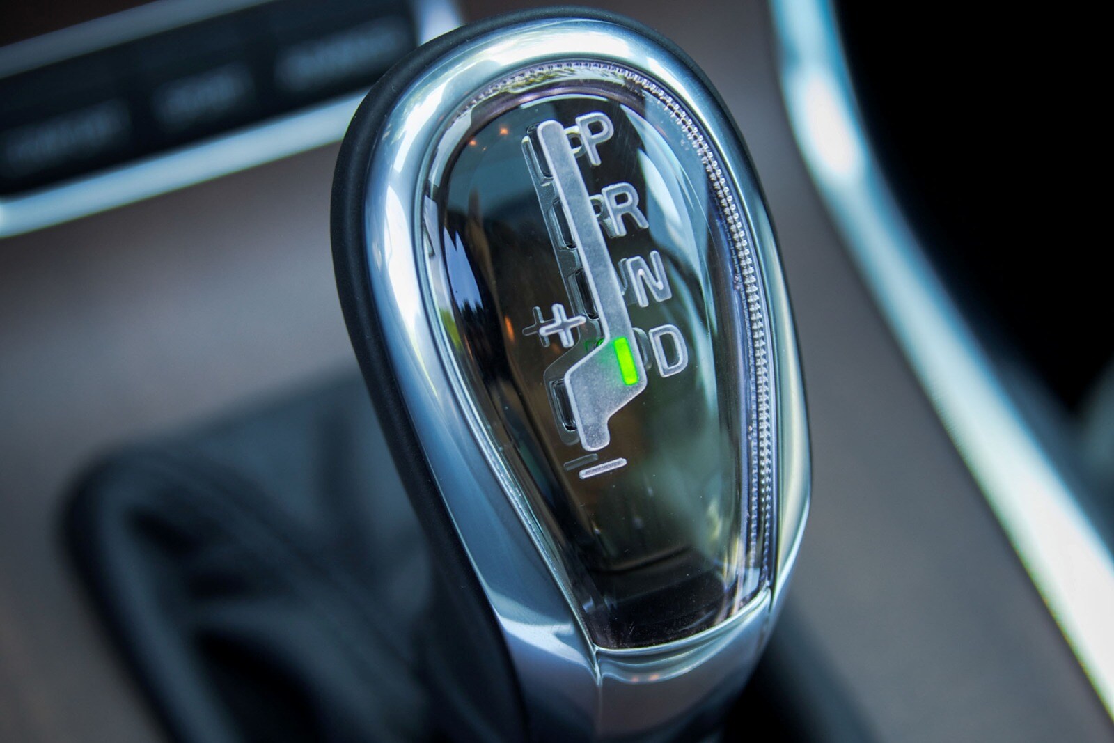 2013 Volvo XC70 interior SHF