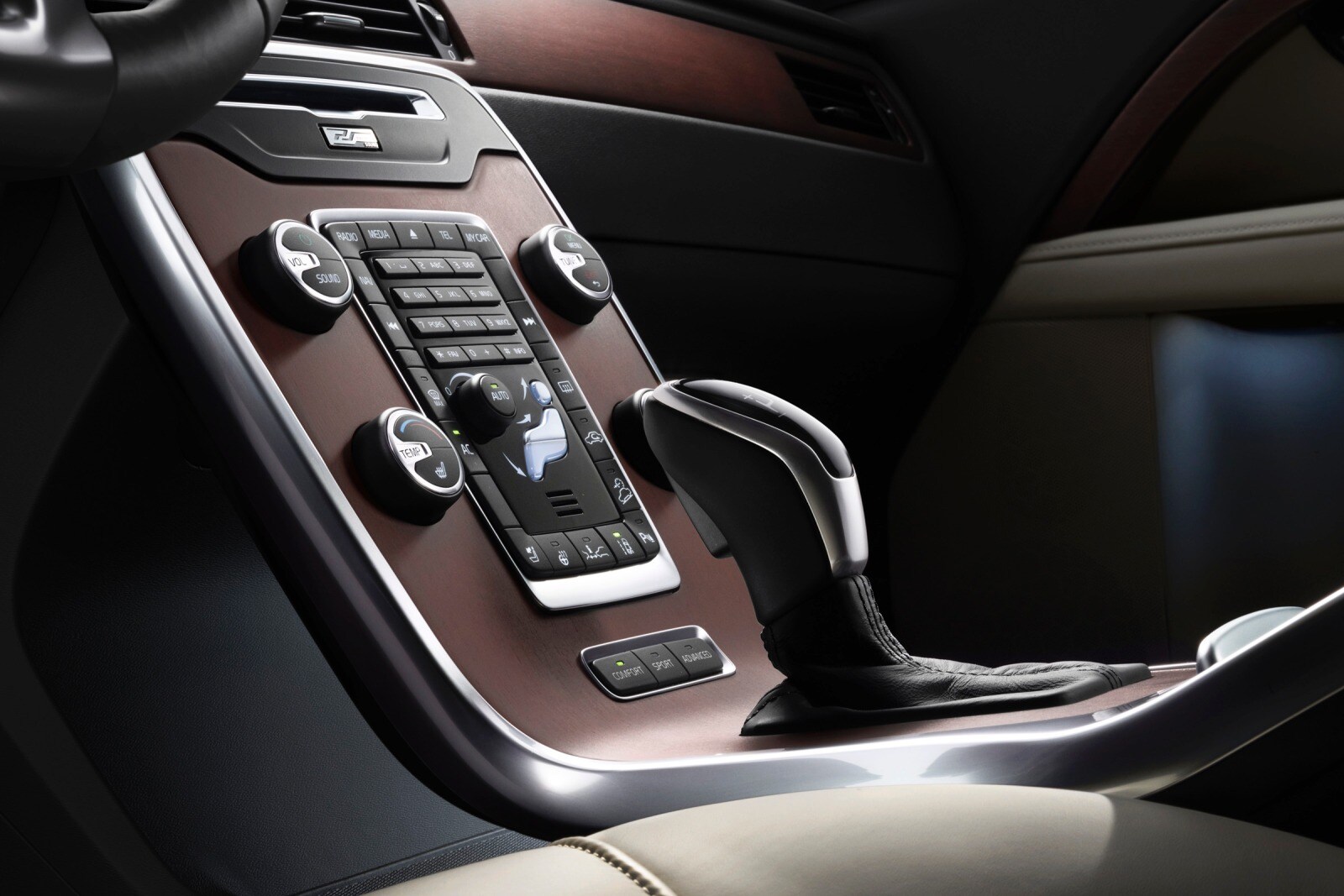 2016 Volvo XC70 interior CC