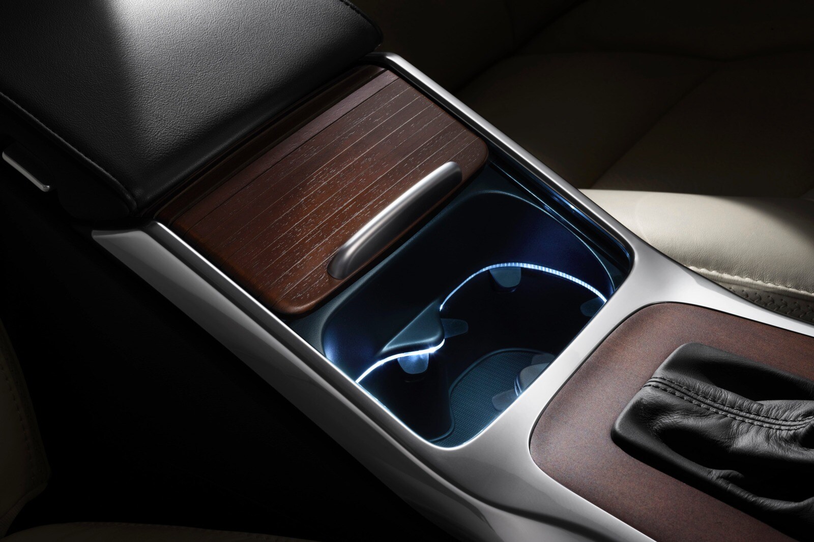 2016 Volvo XC70 interior CUP