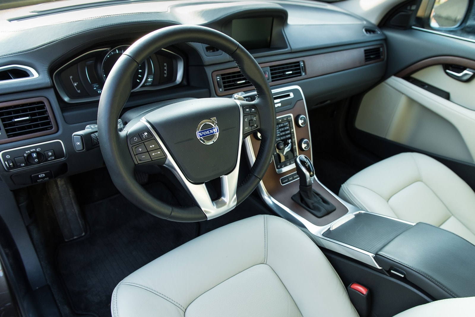 2016 Volvo XC70 interior I