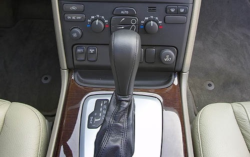 2006 Volvo XC90 interior CC