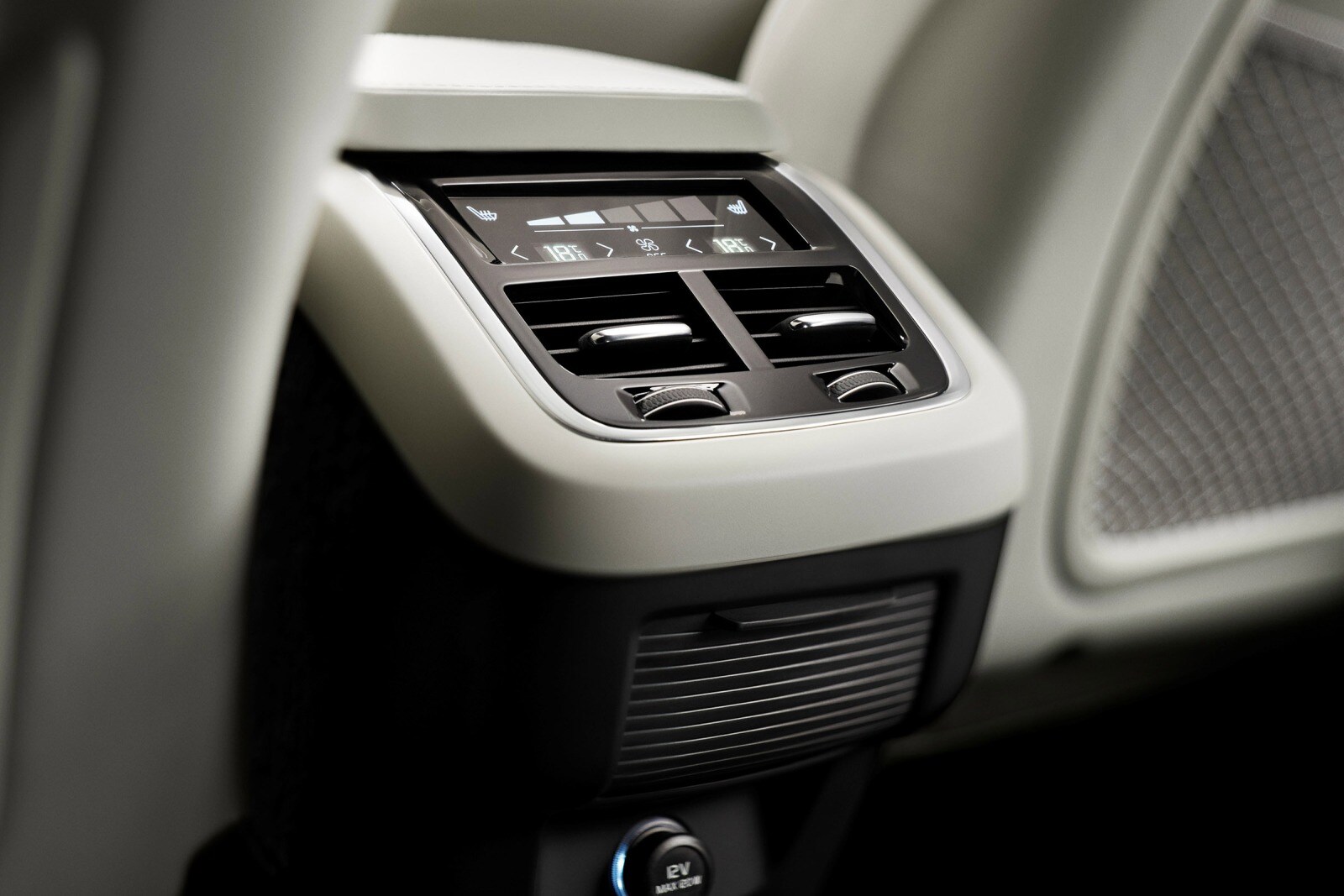 2017 Volvo XC90 front safety DETAIL