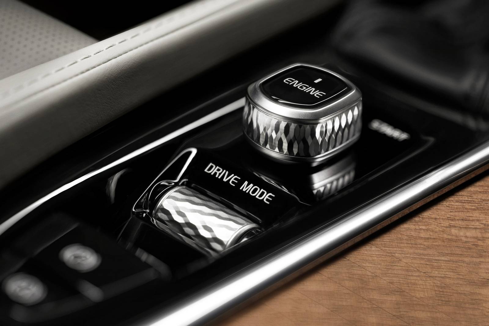 2018 Volvo XC90 front safety DETAIL