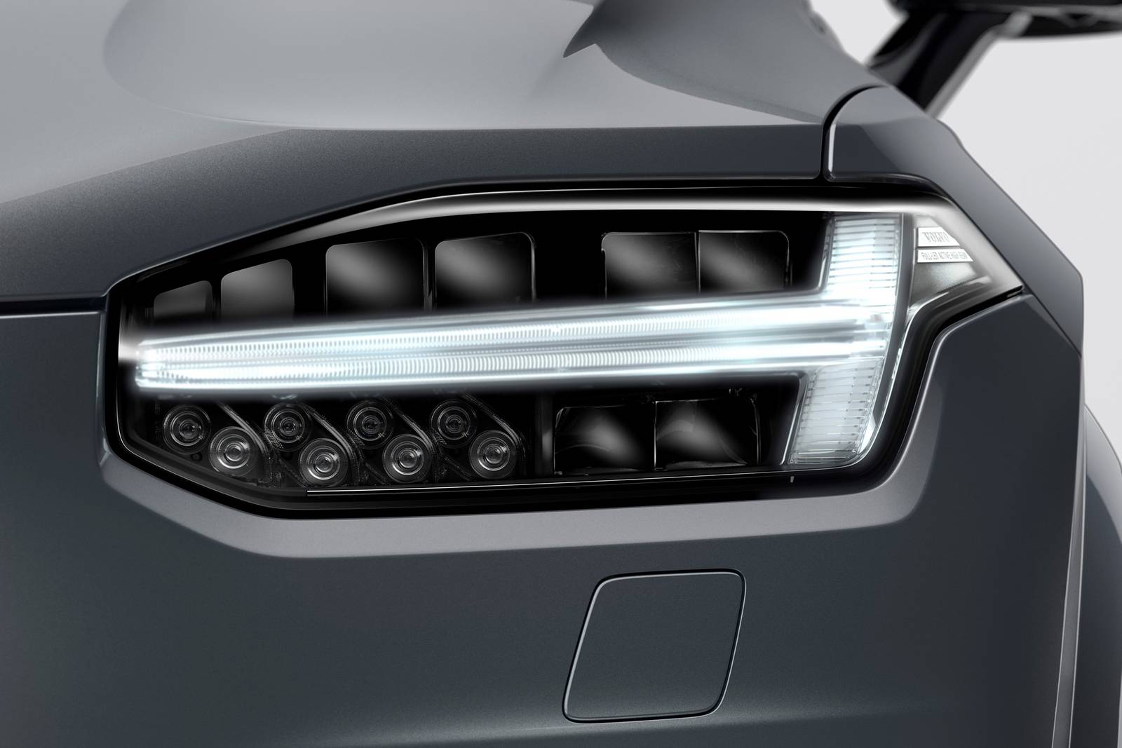 2020 Volvo XC90 front safety EDETAIL