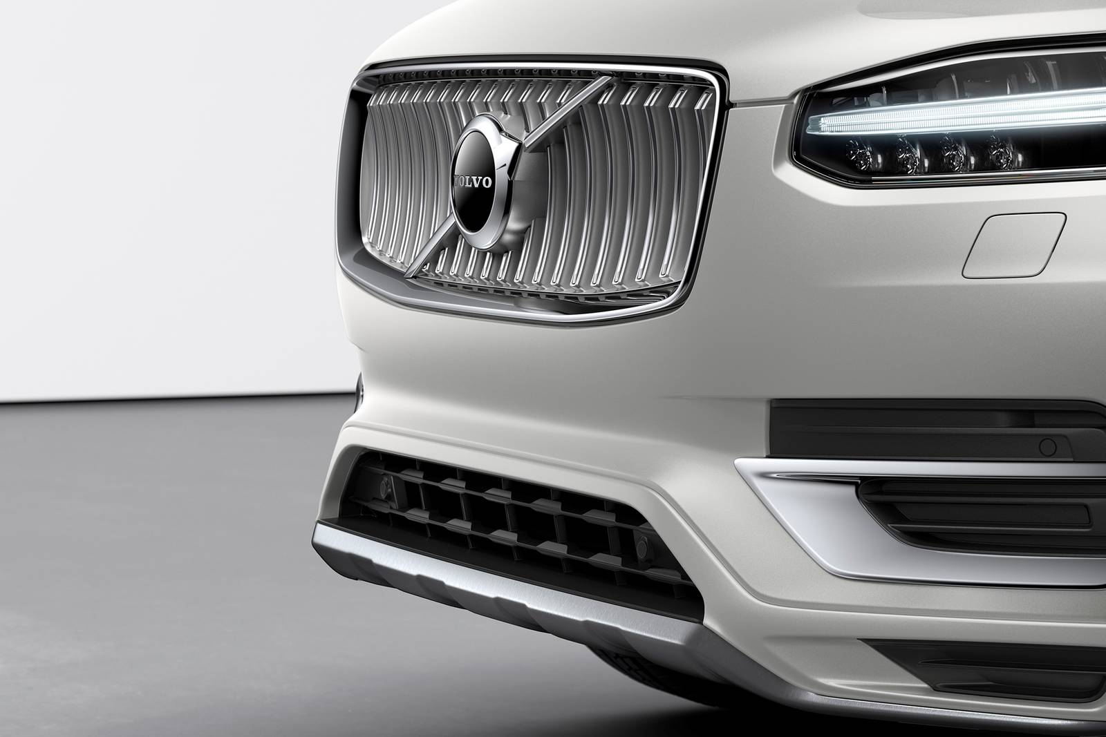 2024 Volvo XC90 front safety FBDG