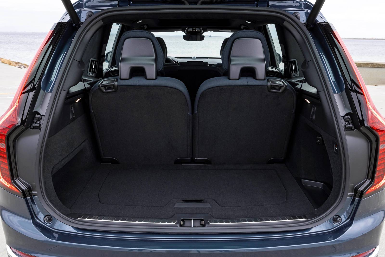 2025 Volvo XC90 interior CARGO