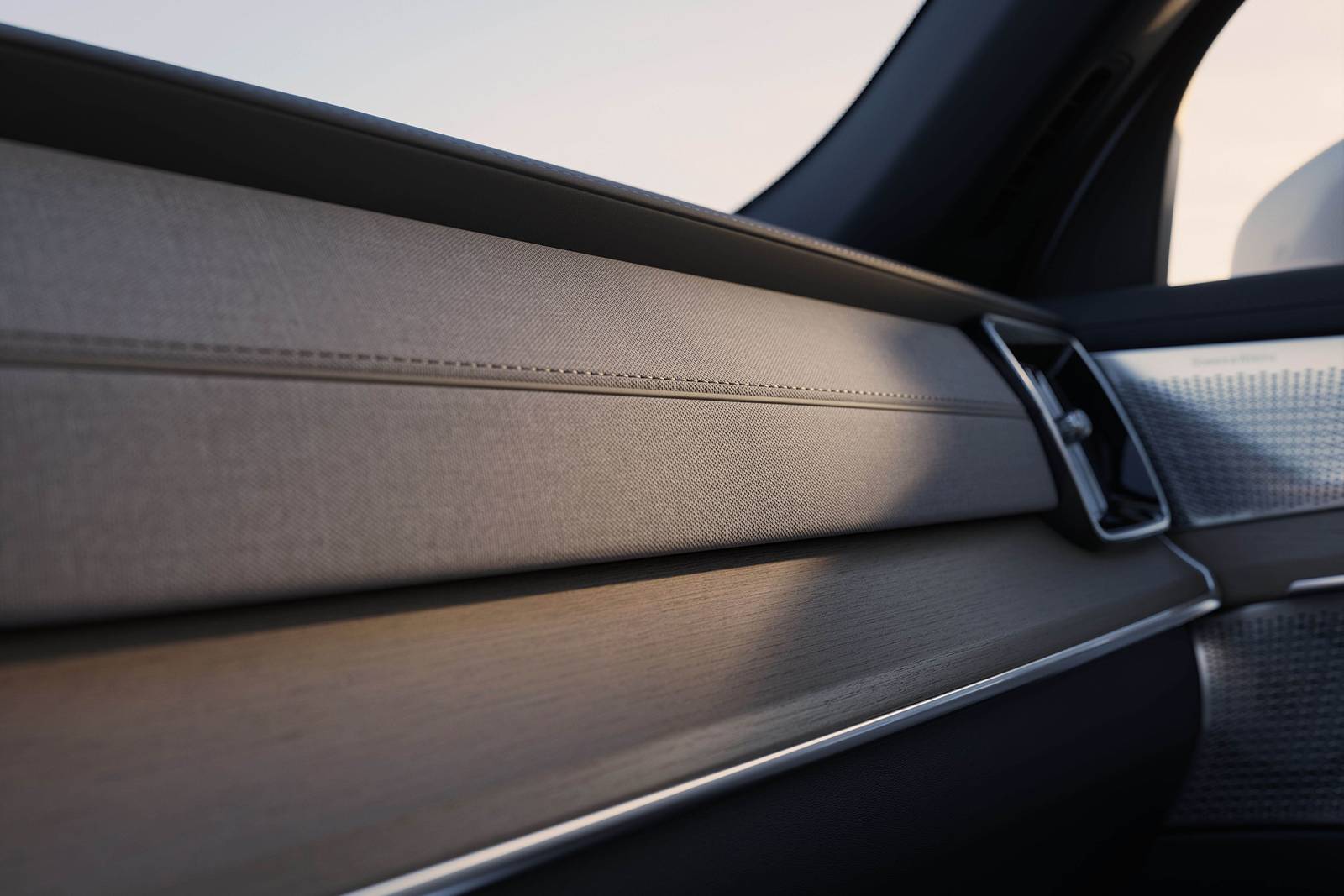 2025 Volvo XC90 interior DETAIL