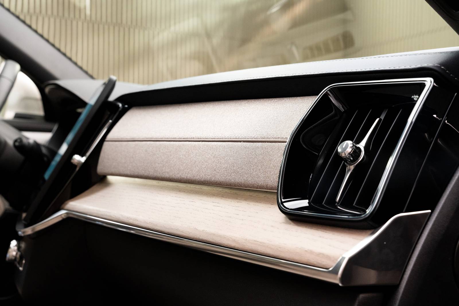 2025 Volvo XC90 interior DETAIL